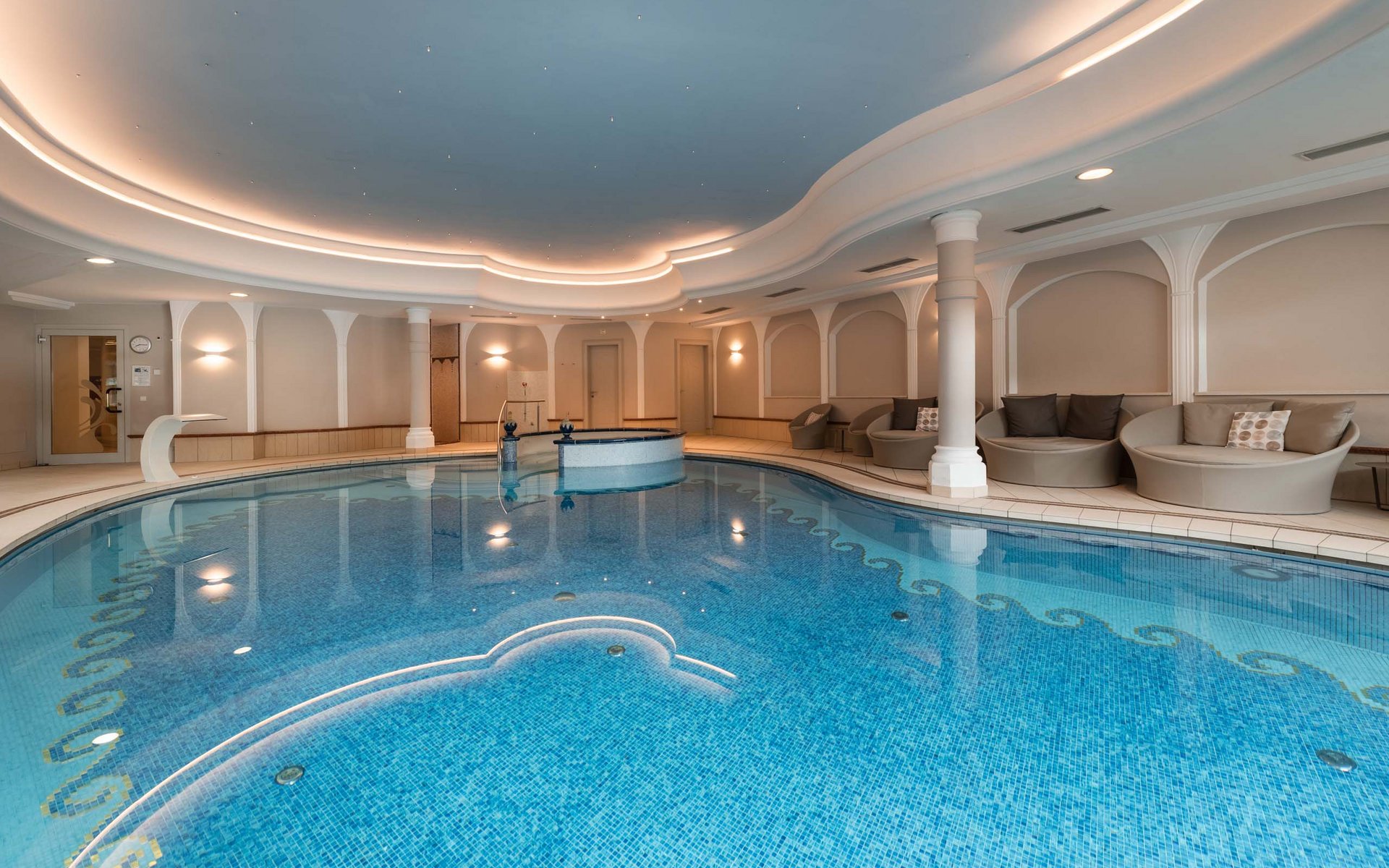 Piscina interna per famiglie