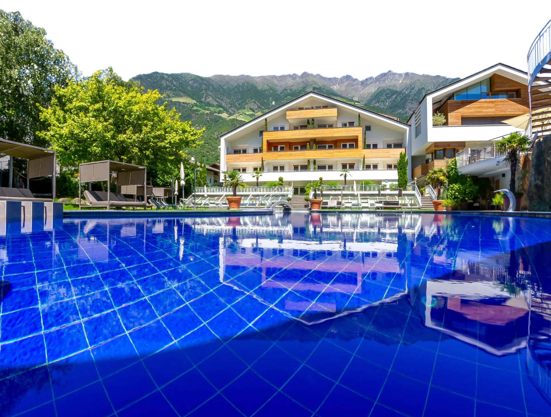 TYROL Family Retreat. Molto più di un family hotel a Naturno. TYROL Family Retreat. Molto più di un family hotel a Naturno.