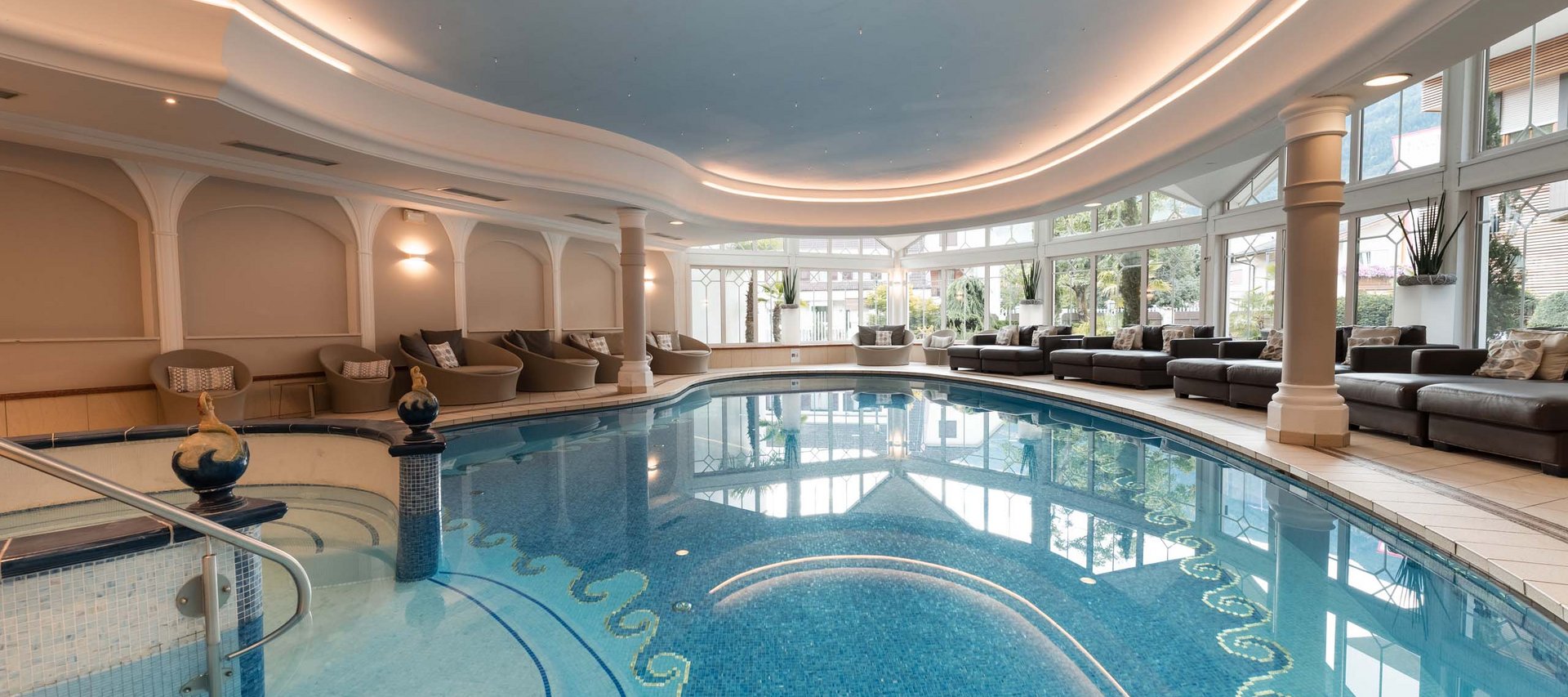Un family hotel in montagna con piscina, a Naturno